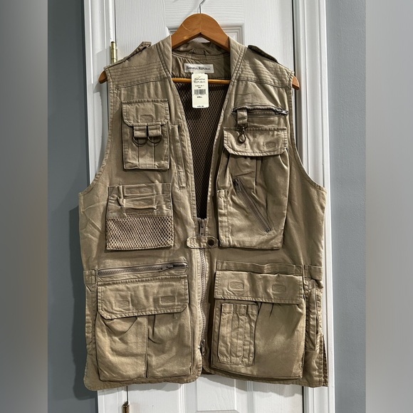 Banana Republic Photojournalist Vest - new with tag Size Small - Picture 1 of 9